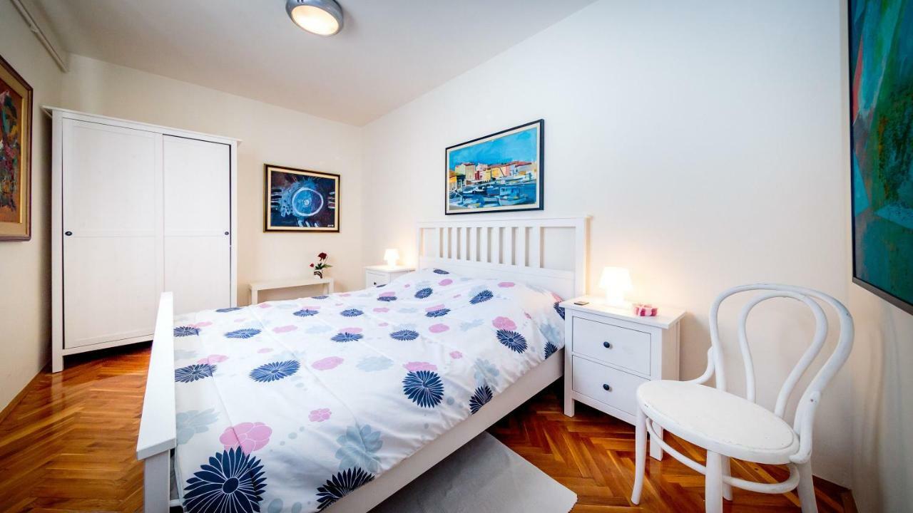 Apartment C52