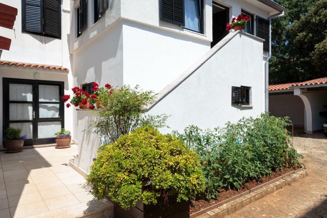 Apartment C52 *